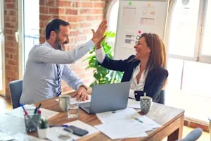 Équipe en visioconférence lors d'un webinaire